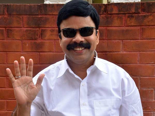 Power Star Srinivasan appears before Chennai Police Power Star Srinivasan appears before Chennai Police