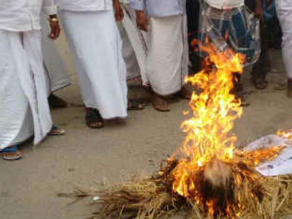 Prime minister Modis effigy burned in Trichy Prime minister Modis effigy burned in Trichy