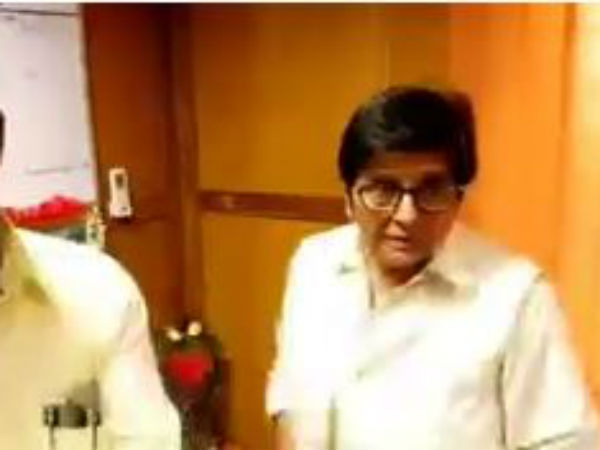 கழட்டி எடுத்தார்