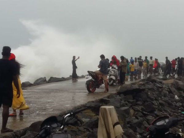 Phethai storm: Fishermens did not go to sea for fishing due to Phethai storm: Fishermens did not go to sea for fishing due to