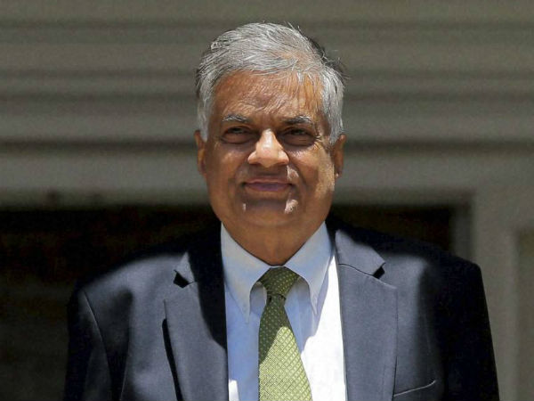 பதவி விலகினார்