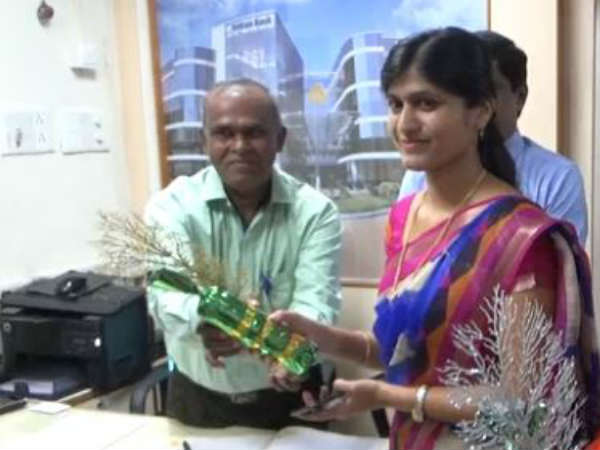 கண் கலங்கினார்