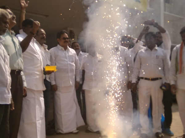 Congress Party workers celebrating in Sathyamurthy Bhavan Congress Party workers celebrating in Sathyamurthy Bhavan