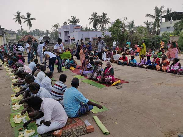சாப்பாடு பரிமாற்றம்