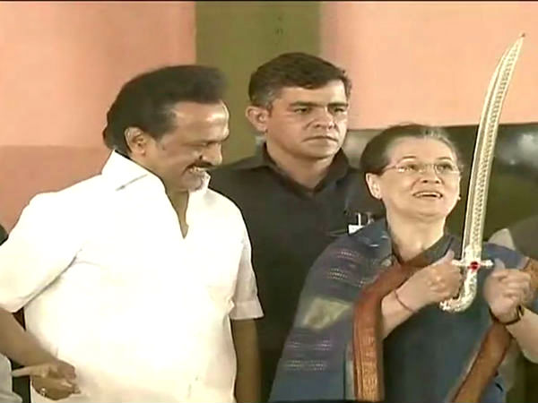 Sonia Gandhi releases Suriyan Maraivathillai Sonia Gandhi releases Suriyan Maraivathillai