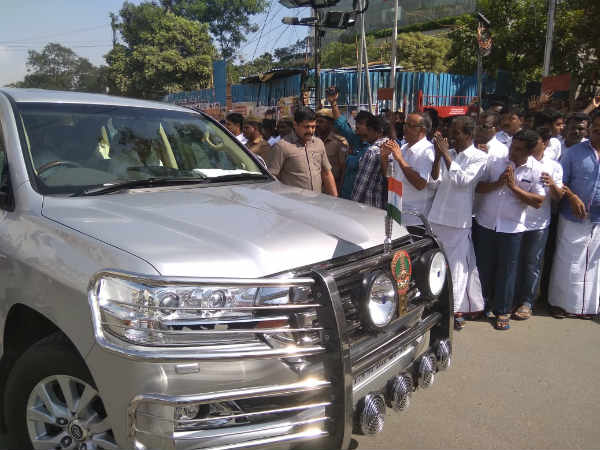 குவிய தொடங்கினர்