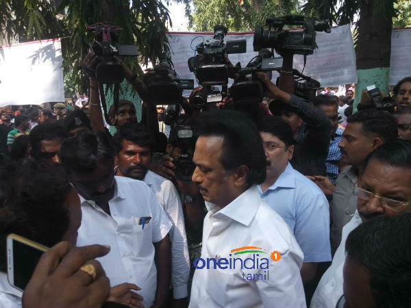 சிறுபிள்ளைதனம்