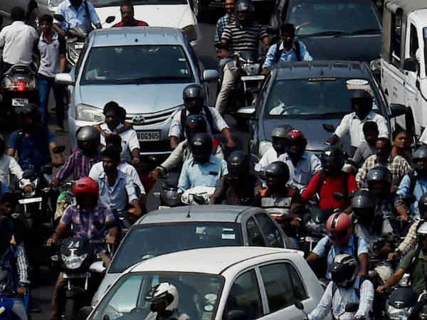 Passengers suffer by traffic jam near Kanchipuram Passengers suffer by traffic jam near Kanchipuram