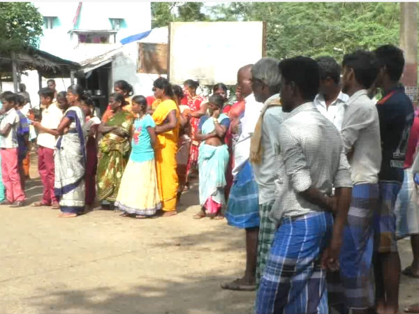 பேருந்துகள் சிறை பிடிப்பு
