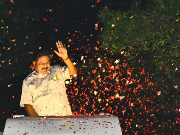 தினகரன் சூறாவளி பயணம்