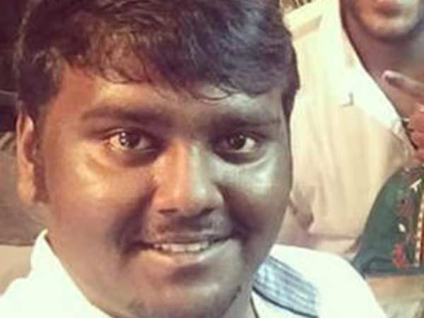 ஆதரவு திரட்டுகிறார்