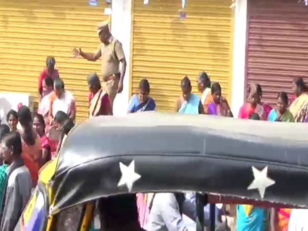ரூ. 10-க்கு புடவை