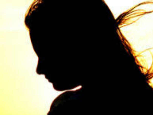 Woman try to commit suicide in Madhavaram bus stand in Chennai Woman try to commit suicide in Madhavaram bus stand in Chennai
