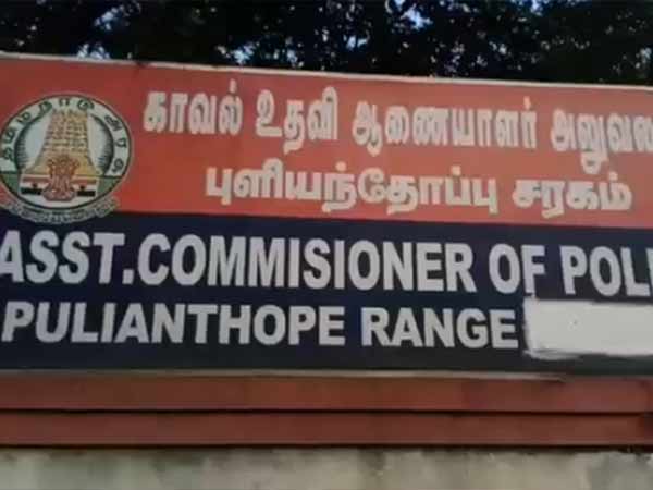 போலீசில் புகார்