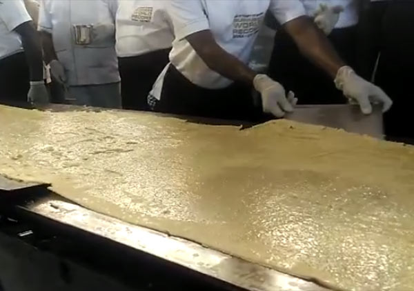 தகதகவென மின்னியது