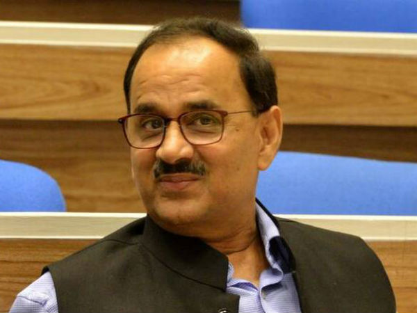 ஆதாரங்களை திரட்டினார்