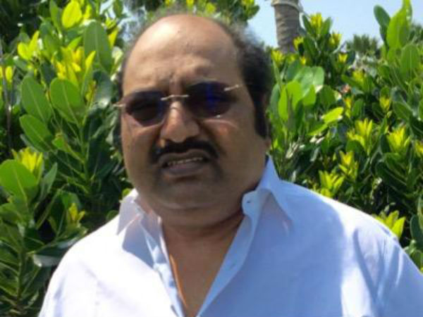 மீன் விற்கிறார்