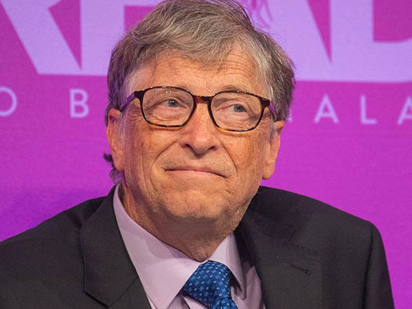 Billgates seen waiting in a queue to buy Burger Billgates seen waiting in a queue to buy Burger