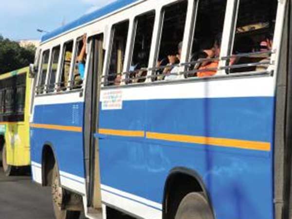 Woman bus passengers head severed Woman bus passengers head severed