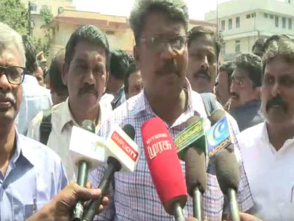 ஆசிரியர் பணியிடம்