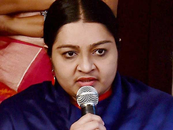களத்தில் இருந்து எஸ்கேப்