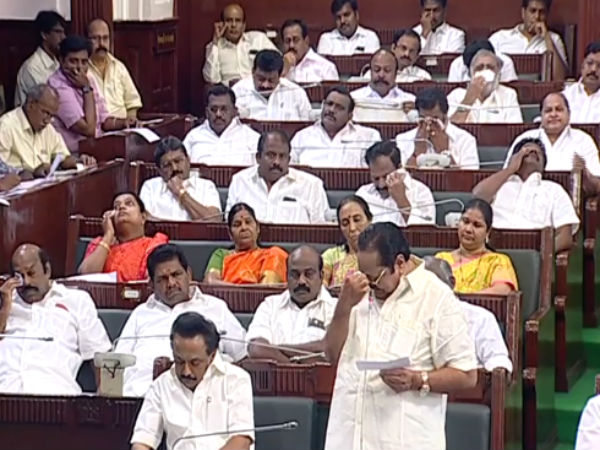 உணர்ச்சிவசப்பட்டார்