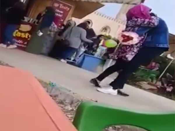 கட்டிப்பிடித்தார்