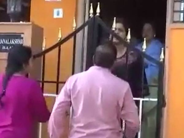 தெருவில் எறிந்தனர்