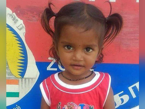 போஸ்டர் ஒட்டிய மக்கள்