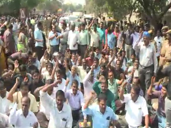 பள்ளிகள் மூடப்பட்டன