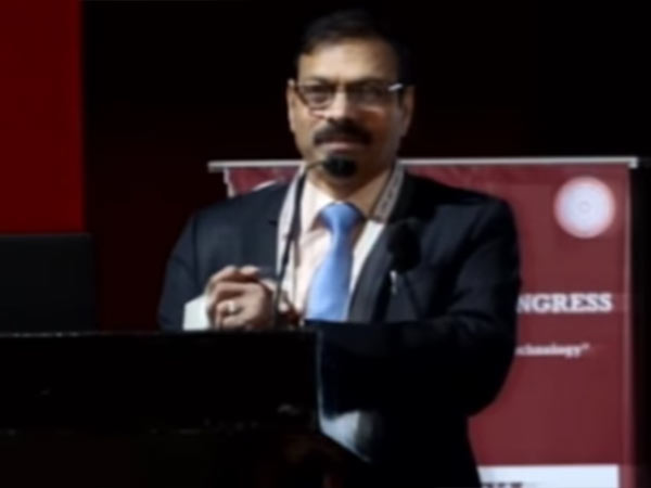 எதிர்மாறாக இருக்கிறது