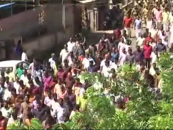 கைது செய்தனர்
