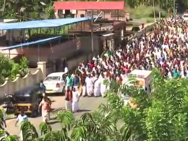 பரோட்டா கடையை மூட சொன்ன பாஜகவினருக்கு கத்தி குத்து.. சபரிமலை போராட்டத்தில் பரபரப்பு! 