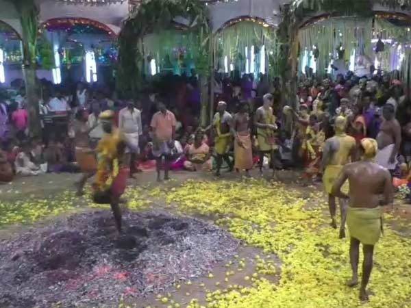 Devotees walk on fire at Arunapperi Azhagu Muthu Maariyamman Temple in Nellai Devotees walk on fire at Arunapperi Azhagu Muthu Maariyamman Temple in Nellai