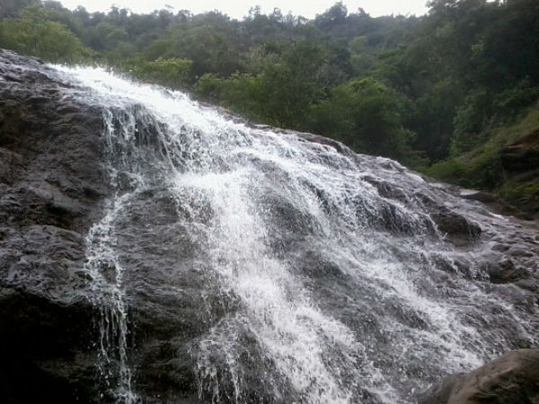 மேகம் நீர்வீழ்ச்சி சிறப்பு
