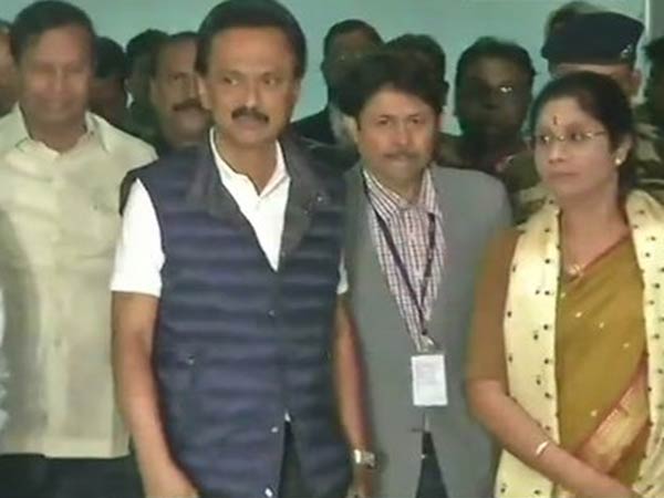 தனி விமானத்தில் ஸ்டாலின்