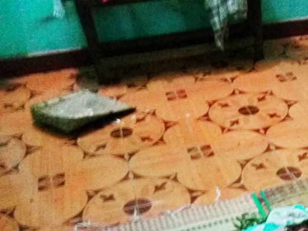 அரிவாளால் வெட்டினார்