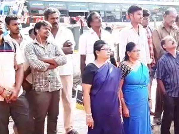 100 feet tall pole 9.5 kg weight national flag in coimbatore railway station 100 feet tall pole 9.5 kg weight national flag in coimbatore railway station