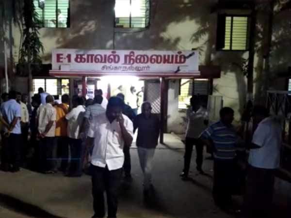 Vhp party members attacked coimbatore cpm office against kerala government Vhp party members attacked coimbatore cpm office against kerala government