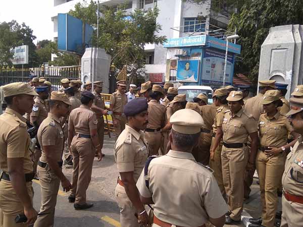 Police arrest Government employees who join in agitation Police arrest Government employees who join in agitation