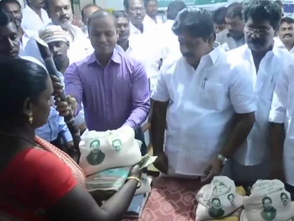 10 லட்சம் குடும்ப அட்டைதாரர்கள்