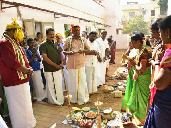 பள்ளியில் பொங்கல் கொண்டாட்டம்