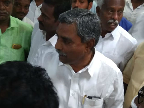 கருணாநிதி இடத்தில்...