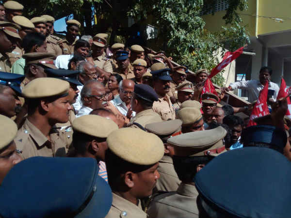 All India Bandh: Huge number of workers protesting in Guindy Railway station All India Bandh: Huge number of workers protesting in Guindy Railway station