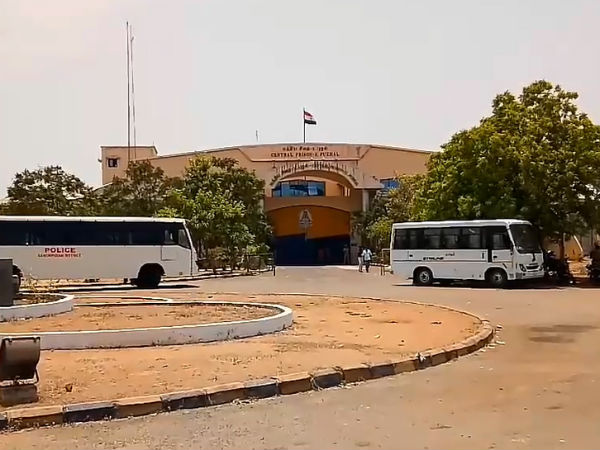 புழல் சிறையில் ஜெனிபர்