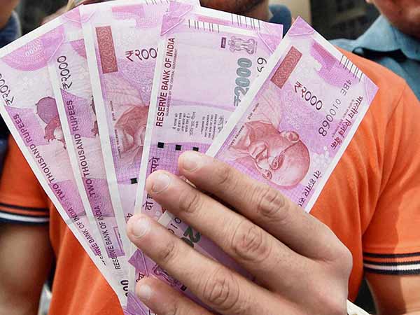 Printing of Rs 2,000 notes not stopped, clarifies government Printing of Rs 2,000 notes not stopped, clarifies government