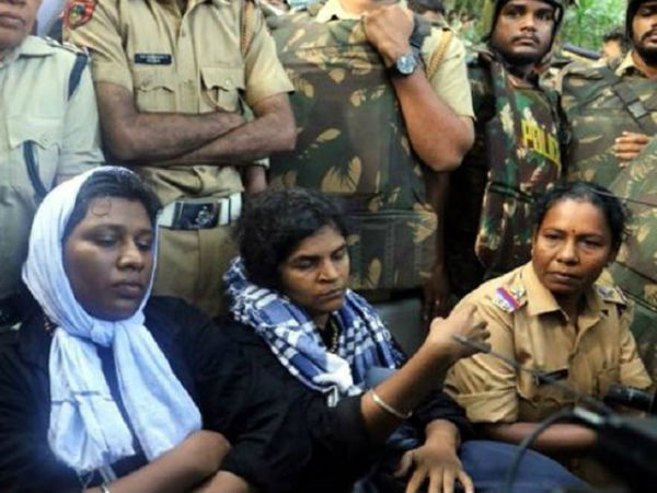 சபரிமலை:  அதிகாலையில் நுழைந்த 2 பெண்கள்.. போலீஸ் பாதுகாப்புடன் தரிசனம்!   