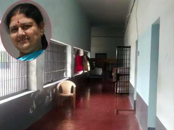 4 அறைகளில்