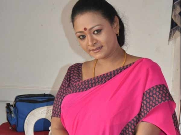 ஆபாச பெண் கேரக்டர்