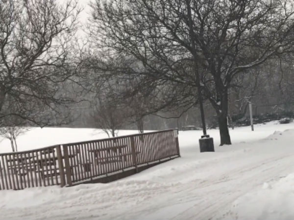 Heavy snowfall lashes US cities Heavy snowfall lashes US cities
